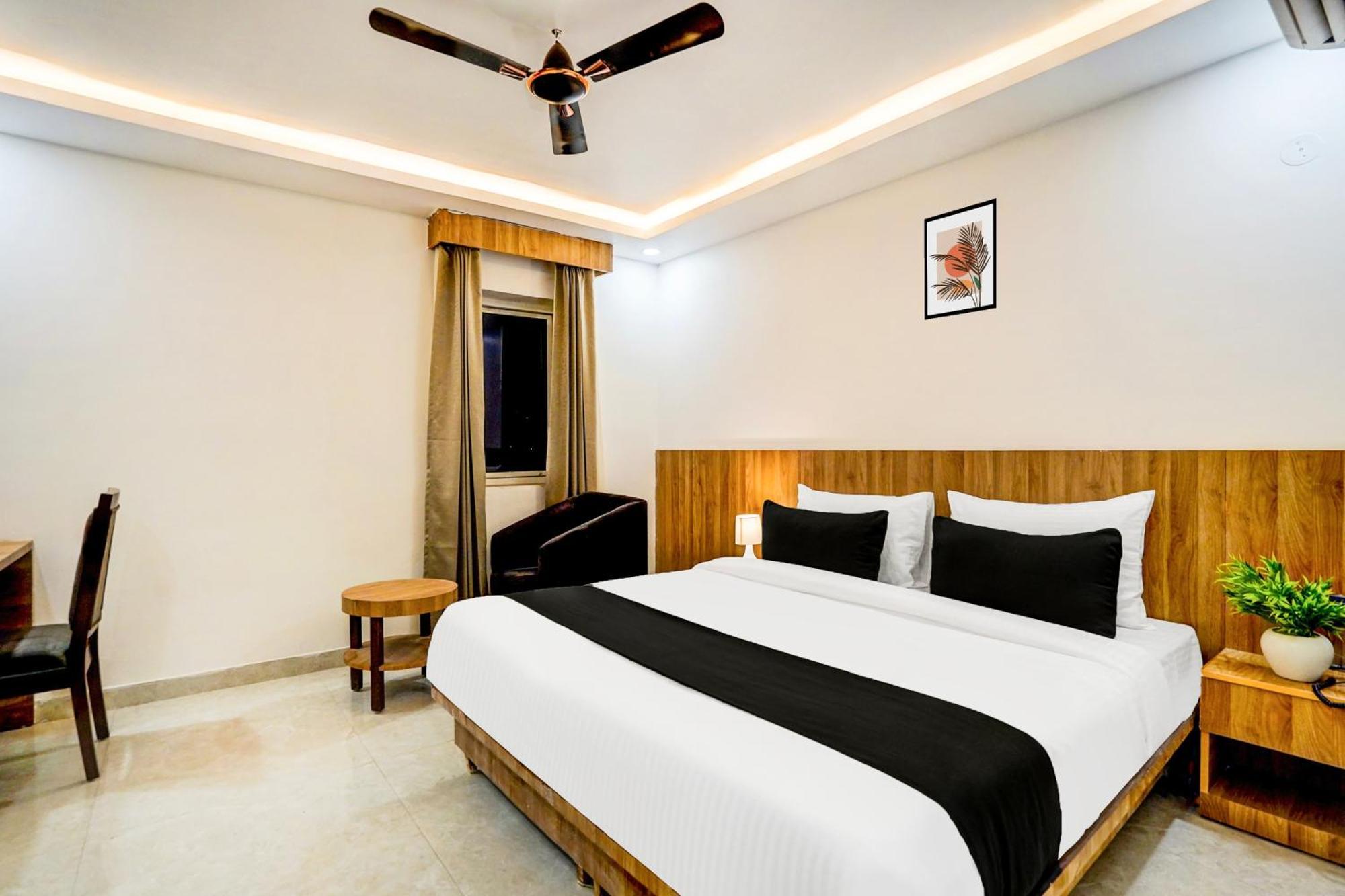 Townhouse Grand Address Hotel And Banquet Газиабад Экстерьер фото
